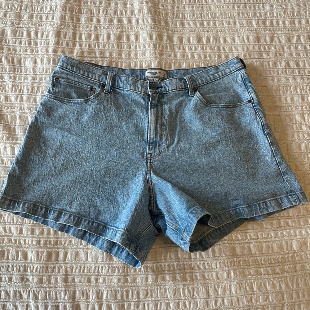 A&F Curve Love Dad Shirts - Size 18/35
